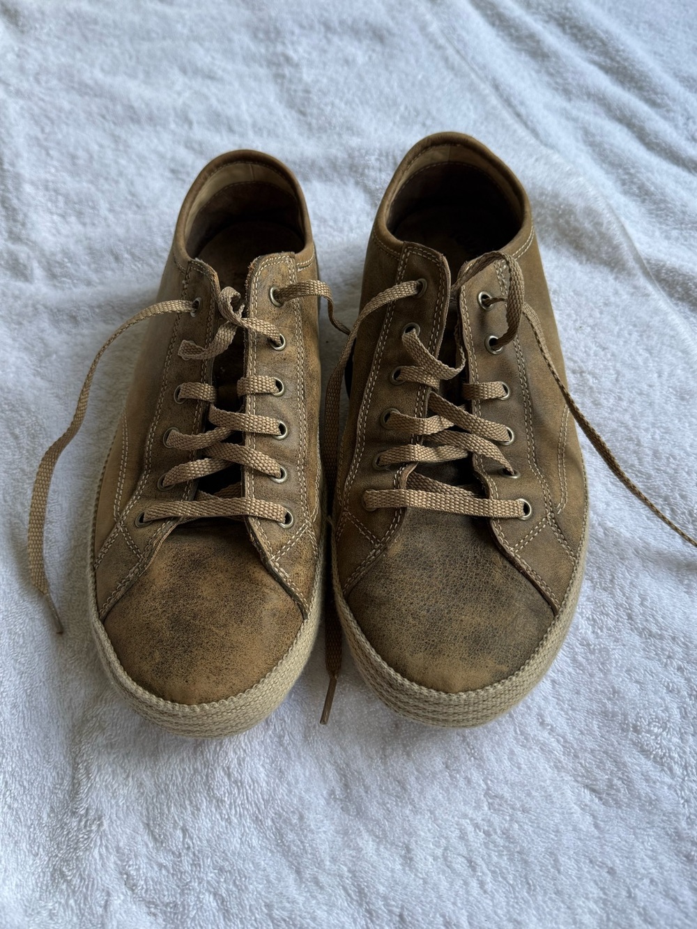Tommy Bahama Men's Casual Lace-Up Sneakers in Distressed Brown.  Size 11